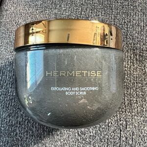 Exfoliating and Smoothing Body Scrub - Gold and Gray